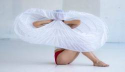Tanz-Performance “Needless Needles” zur Finissage der Ausstellung “Transverse Wave”