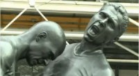 Zidane Kopfstoß als Bronzefigur vor dem Centre Pompidou