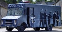 Banksy Auktion - SWAT-Bus für sechstellige Summe versteigert